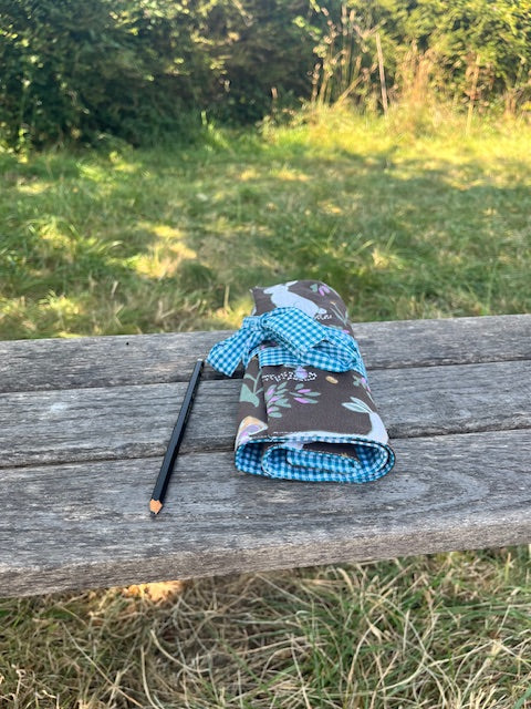 Grande Pochette crayons en tissu ANIMAUX DE LA FORET/vichy bleu