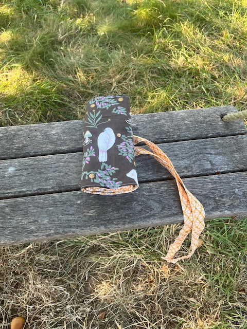 Grande Pochette crayons en tissu ANIMAUX DE LA FORET/fleurs oranges