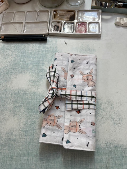 Grande Pochette crayons en tissu LAPINOS/carreaux