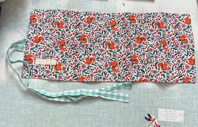 Grande Pochette crayons en tissu ECUREUIL/vichy vert clair